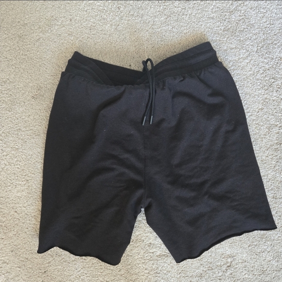 black gymshark shorts - Picture 2 of 2